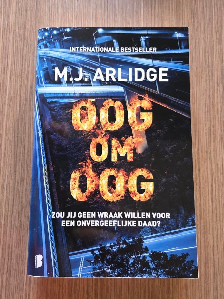 Oog om Oog, Nieuw, Ophalen of Verzenden, Nederland, M.J. Arlidge