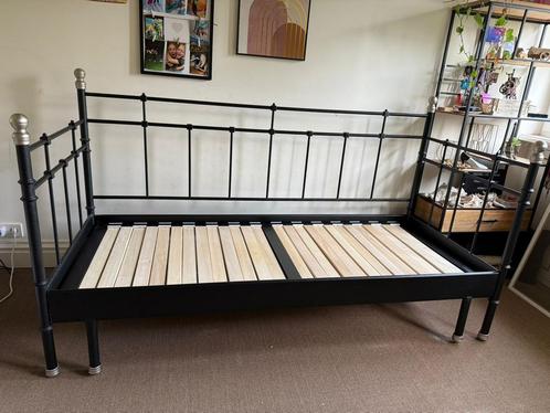 Bedbank Ikea, Huis en Inrichting, Slaapkamer | Bedden, Zo goed als nieuw, Tweepersoons, 160 cm, 200 cm, Metaal, Zwart, Verstelbaar
