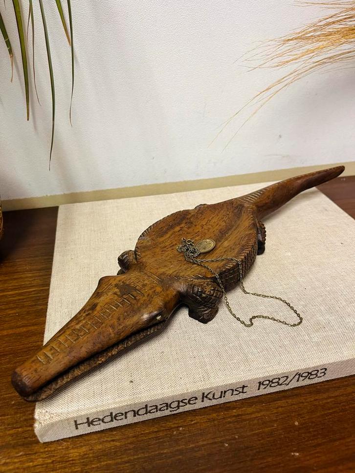Mooie Vintage Houten schaal Krokodil houtsnijwerk asbak, Antiek en Kunst, Kunst | Beelden en Houtsnijwerken, Ophalen of Verzenden