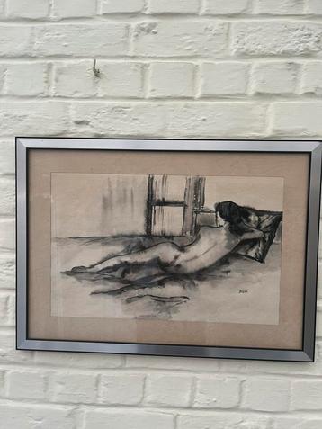 Liggend naakte vrouw beschikbaar voor biedingen