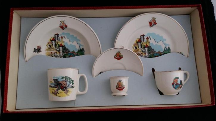 Antiek kinderservies Gelaarsde Kat Petrus Regout Maastricht, Antiek en Kunst, Antiek | Servies compleet, Ophalen of Verzenden