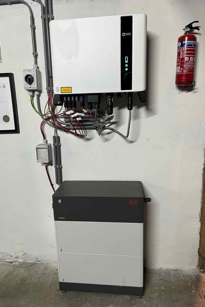 Solis 8kW hybride omvormer + BYD LFP 5 kWh batterij, Doe-het-zelf en Verbouw, Zonnepanelen en Toebehoren, Zo goed als nieuw, Compleet systeem