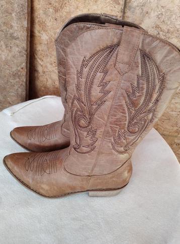 Cowboy laarzen nieuwe 40 in 2 kleuren perpaar beschikbaar voor biedingen