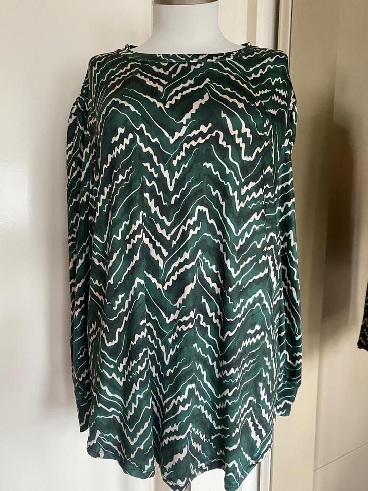 top New Collection 44/46 groen/creme travelstof NIEUW KERST, Kleding | Dames, Tops, Nieuw, Maat 46/48 (XL) of groter, Groen, Lange mouw