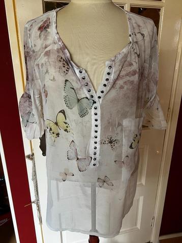 witte vlotte blouse beschikbaar voor biedingen