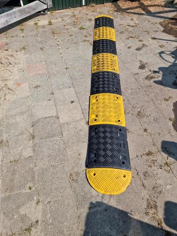 Verkeerdrempel: genoeg voor 18m drempels beschikbaar voor biedingen