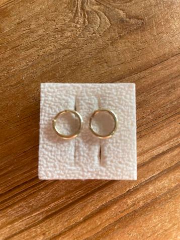 Blush gouden oorbellen beschikbaar voor biedingen