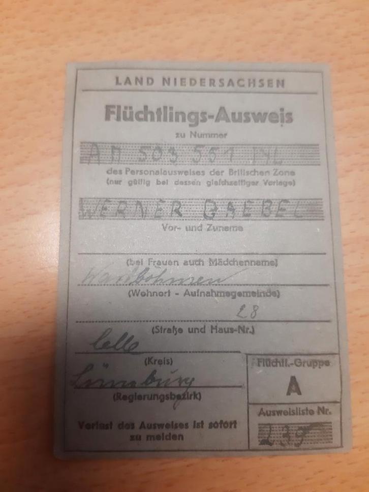Fluchtlings-Ausweis (Eind WW2), Verzamelen, Militaria | Tweede Wereldoorlog, Landmacht, Boek of Tijdschrift, Duitsland, Verzenden