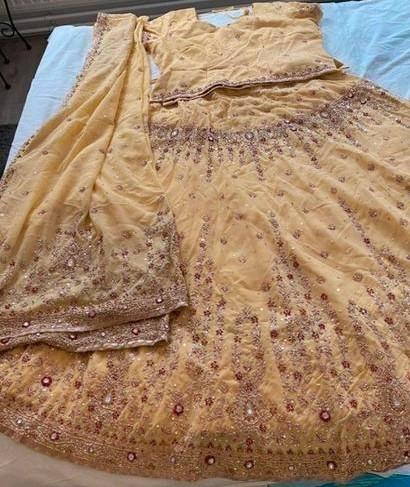 Exclusieve lehenga maat 38-44, Kleding | Dames, Gelegenheidskleding, Zo goed als nieuw, Overige typen, Geel, Ophalen of Verzenden