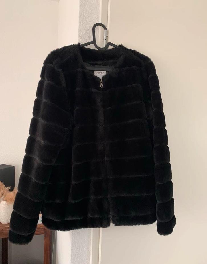 Carmen marc Valvo jas zwart onyx faux bont maat L, Kleding | Dames, Jassen | Winter, Zo goed als nieuw, Maat 42/44 (L), Zwart