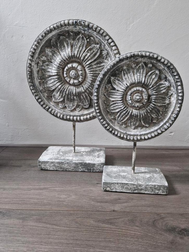 Betonnen Ornamenten op Voet - Set van 2, Antiek en Kunst, Antiek | Woonaccessoires, Ophalen of Verzenden