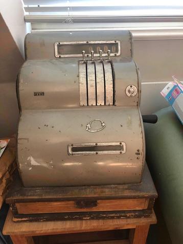 Vintage kassa beschikbaar voor biedingen