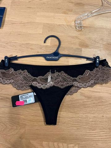 Andres Sarda string maat 38 NIEUW!! Nu €10,- beschikbaar voor biedingen