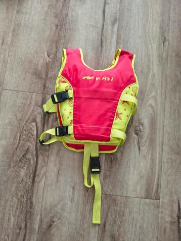 Mooi rood geel drijfvest, zwemvest van Wave, 18-30 kg. 3-6 j beschikbaar voor biedingen