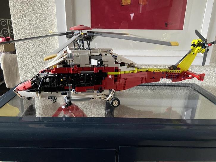 LEGO Technic Airbus H175 Reddingshelikopter 42145, Kinderen en Baby's, Speelgoed | Duplo en Lego