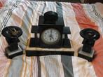 Marmeren klokkenstel met zijstukken,sleutel en slinger., Antiek en Kunst, Antiek | Klokken, Ophalen