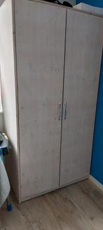 Houten kledingkast met 2 deuren, Ophalen, Gebruikt, Met hangruimte, 150 tot 200 cm