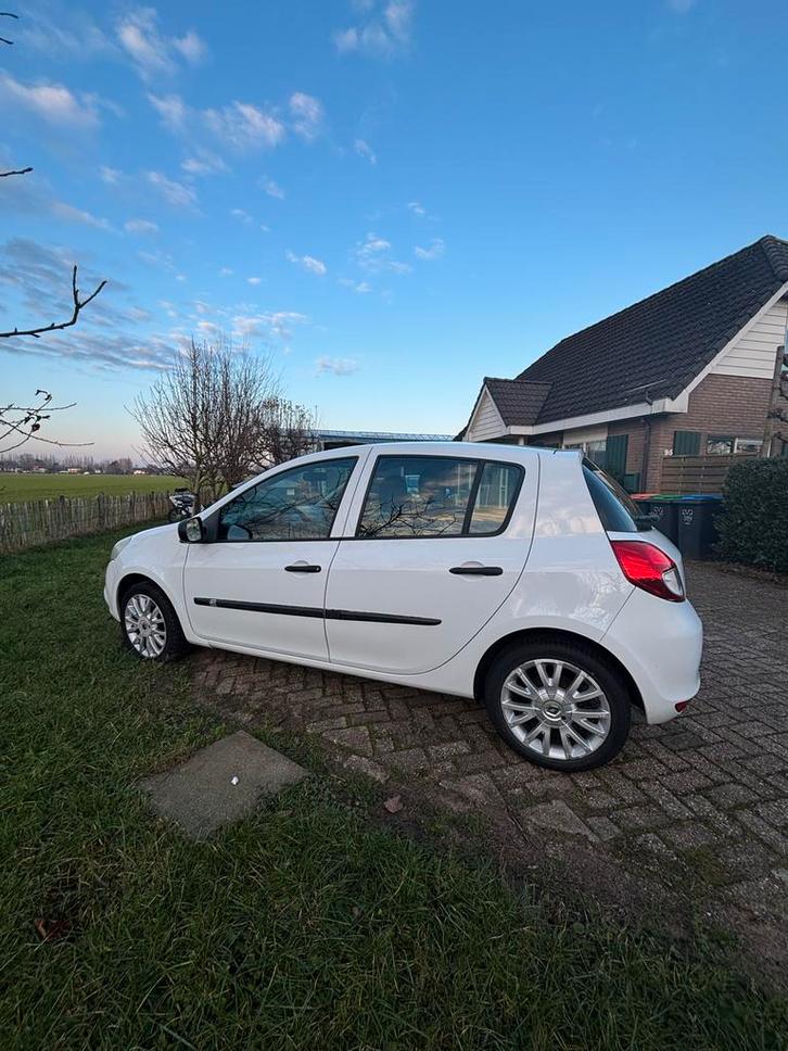 Renault Clio 1.2 TCE 5-DRS 2010 Wit, Auto's, Renault, Particulier, Clio, Benzine, C, Hatchback, Handgeschakeld, Origineel Nederlands