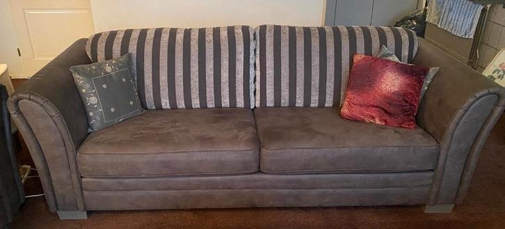 Gestreepte Engelse stoffen grijze bank | Tweeënhalf/ 3-zits, Huis en Inrichting, Banken | Bankstellen, Gebruikt, Rechte bank, Tweepersoons