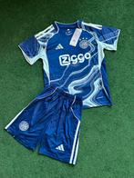 Ajax Away 2026 Tenue maat 116 (5/6 jaar) (20), Verzenden, Nieuw, Jongen of Meisje, Sport- of Zwemkleding