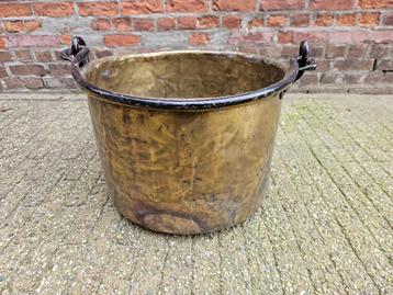 Zware ,koperen plantenbak / houtketel beschikbaar voor biedingen