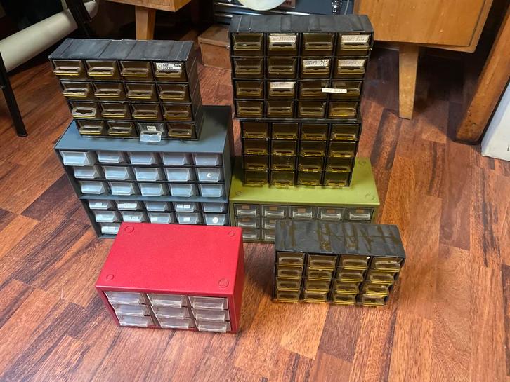 Kleine Laden Bakjes - Diverse Kleuren, Hobby en Vrije tijd, Kralen en Sieraden maken, Gebruikt, Ophalen