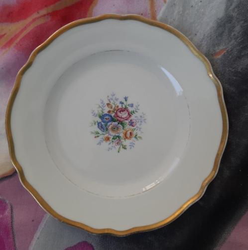 Porseleinen bloemen bord Krautheim Bavaria, Huis en Inrichting, Keuken | Servies, Zo goed als nieuw, Bord(en), Porselein, Ophalen of Verzenden