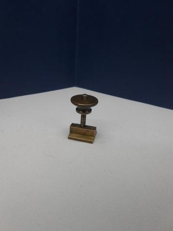 Schuifje met moer, messing of brons beschikbaar voor biedingen