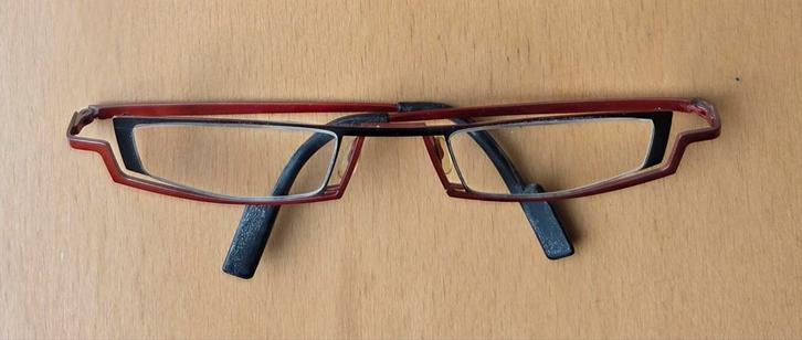 THEO bril - rood/zwart montuur, Sieraden, Tassen en Uiterlijk, Zonnebrillen en Brillen | Dames, Zo goed als nieuw, Bril, Overige merken