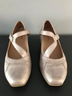 Mat zilvergrijs/beige  Verhulst damespump, maat 7 1/2, Kleding | Dames, Schoenen, Ophalen of Verzenden, Gedragen, Overige kleuren