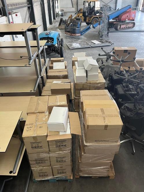 Grote Restpartij Monitorarmen – +/- 240 stuks op 6 Pallets, Computers en Software, Monitoren, Zo goed als nieuw, Overige typen