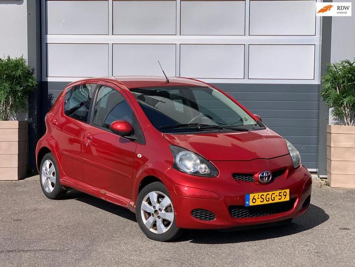 Toyota Aygo 1.0-12V Cool / 1 JAAR APK / 5 DEURS / AUX / RADI, Auto's, Toyota, Bedrijf, Te koop, Aygo, ABS, Airbags, Lichtmetalen velgen