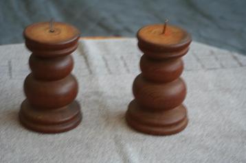 Zeer mooie oude 2 Kandelaars van hout beschikbaar voor biedingen