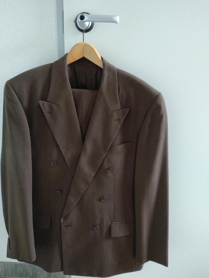 KOSTUUM merk: VAN GILS , maat 51, Kleding | Heren, Kostuums en Colberts, Zo goed als nieuw, Overige maten, Bruin, Ophalen of Verzenden