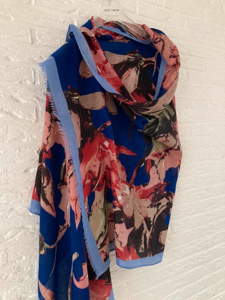 Prachtige Sjaal/ Stola / Omslagdoek / shawl met mooie Print!, Kleding | Dames, Mutsen, Sjaals en Handschoenen, Zo goed als nieuw