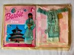 Barbie Discover the World China , boekje en outfit NRFB, Nieuw, Ophalen of Verzenden