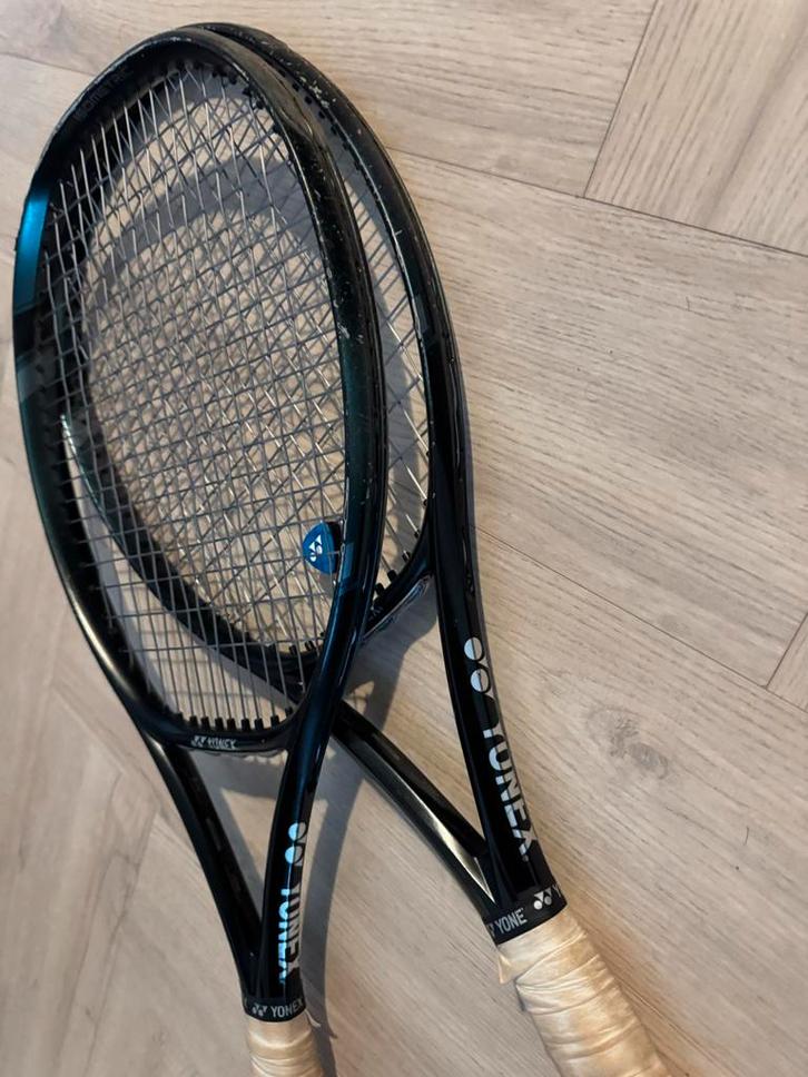 Yonex Ezone 98 L3 + 12 rackets tas, Sport en Fitness, Tennis, Gebruikt, Racket, Overige merken, L3, Ophalen of Verzenden