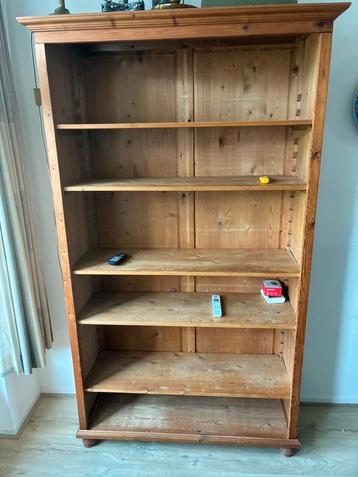 Boekenkast beschikbaar voor biedingen