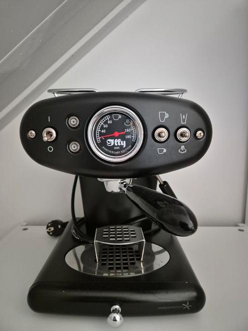 Illy iperesspresso koffie machine. Anniversary edition Black, Witgoed en Apparatuur, Koffiezetapparaten, Gebruikt, Koffiepads en cups