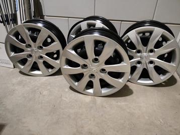 Hyundai i10 Velgen en wieldoppen (13 inch) beschikbaar voor biedingen