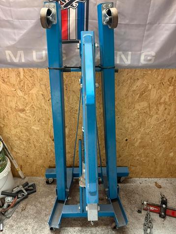 Motortakel 2 ton / motorkraan 2000 kg te huur beschikbaar voor biedingen