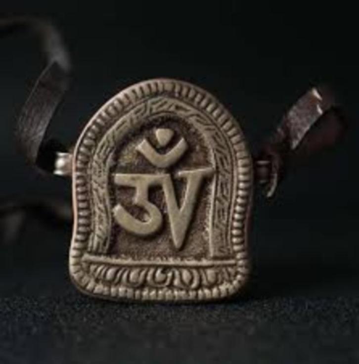 Tibetaans Boeddhistisch reisaltaartje Aum, Verzamelen, Religie, Nieuw, Boeddhisme, Overige typen, Ophalen of Verzenden