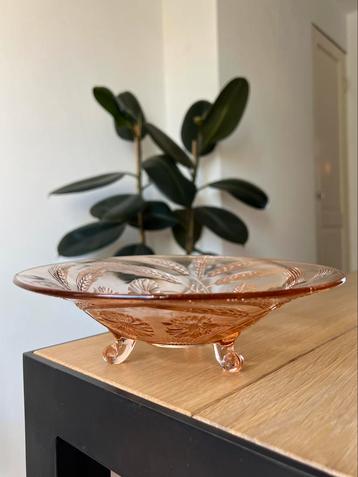 Vintage Roze Glazen Schaaltje Art Deco Stijl beschikbaar voor biedingen