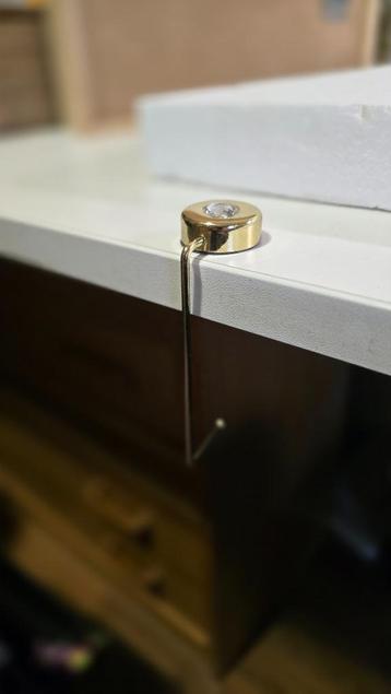 Tassenhanger beschikbaar voor biedingen