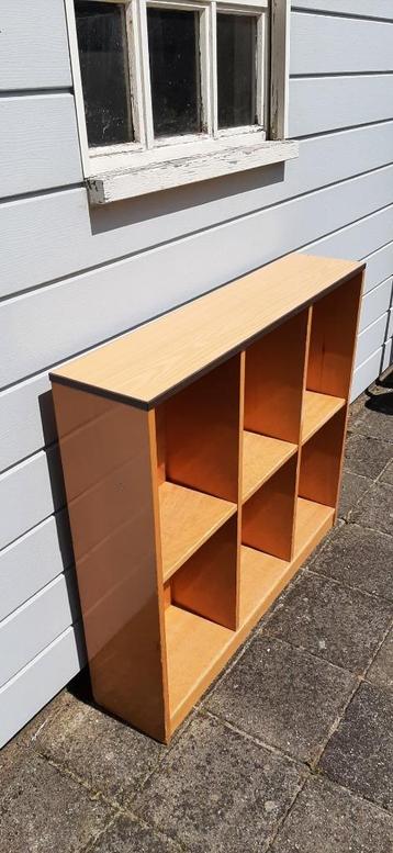 blokkenkast, vakkenkast beschikbaar voor biedingen