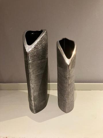 Timeless Vazen Set - Modern Design beschikbaar voor biedingen