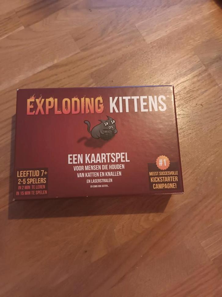 Exploding Kittens kaartspel - Zo goed als nieuw!, Hobby en Vrije tijd, Gezelschapsspellen | Kaartspellen, Zo goed als nieuw, Drie of vier spelers