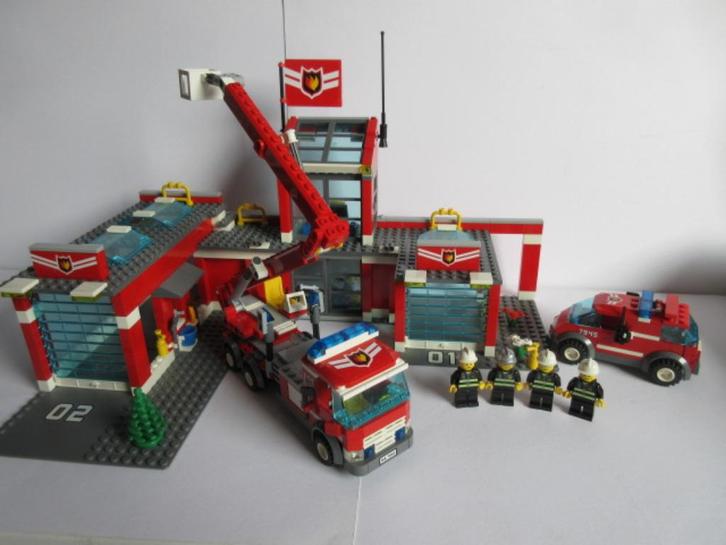 7945 Brandweerkazerne met boekjes. Verzenden is mogelijk., Kinderen en Baby's, Speelgoed | Duplo en Lego, Zo goed als nieuw, Lego