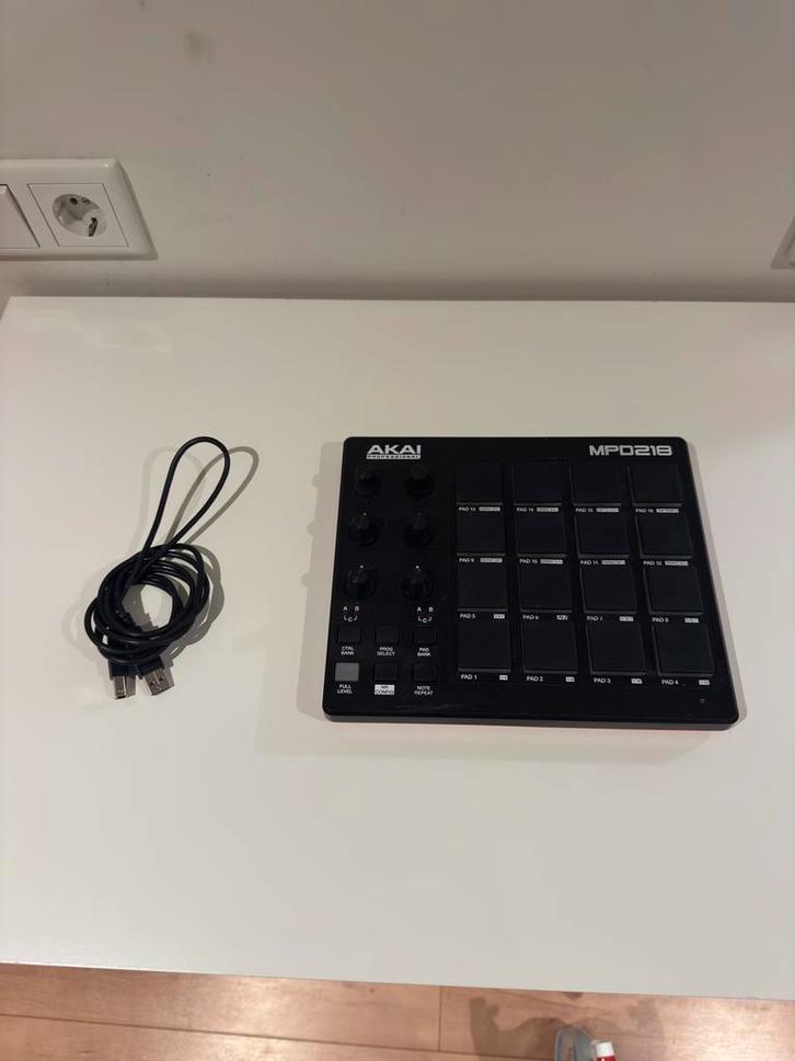 Akai MPD218 Controller - Gebruikt, Muziek en Instrumenten, Drumcomputers, Gebruikt, Overige merken, Ophalen of Verzenden