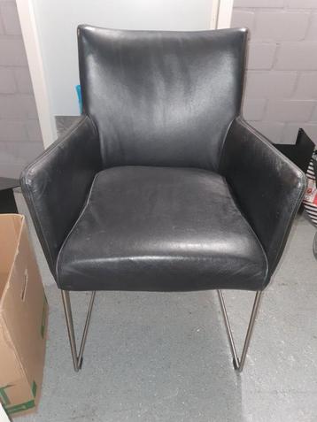 2 leren Fauteuils  beschikbaar voor biedingen